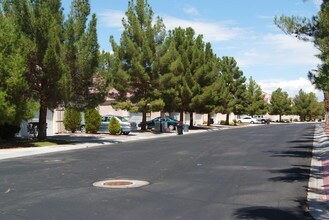 4404-4410 Tomer Ln in Las Vegas, NV - Building Photo - Building Photo