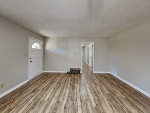 1211 Eli Ln in Lawrenceville, GA - Foto de edificio - Building Photo