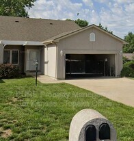 4335 NW 53rd Terrace in Topeka, KS - Building Photo