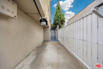 1331 S Roxbury Dr in Los Angeles, CA - Building Photo - Building Photo
