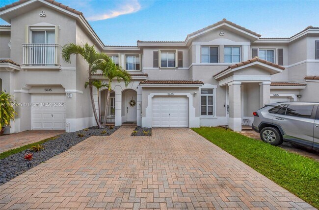 5625 NW 112th Path in Doral, FL - Building Photo - Building Photo