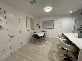 325 NW 19th Ln in Miami, FL - Building Photo