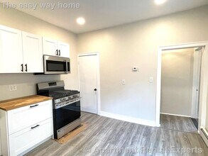 26 Kenwood St, Unit #1 in Cambridge, MA - Foto de edificio - Building Photo