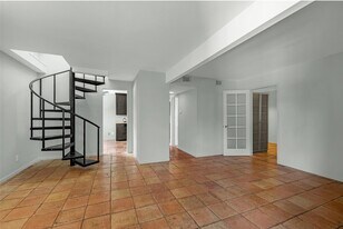 2415 Columbia St in Houston, TX - Building Photo