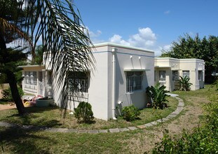 Madison Flats in Hollywood, FL - Building Photo - Building Photo