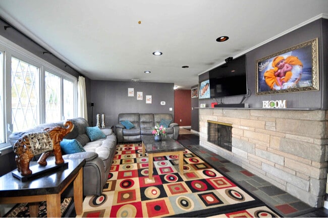 property at 4 Hubbard Rd