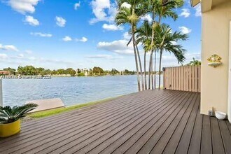 769 NE 195th St in North Miami Beach, FL - Building Photo - Building Photo