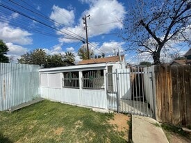 322 Lincoln Ave in Bakersfield, CA - Building Photo