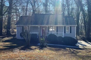 282 Seals Dr in Dallas, GA - Building Photo