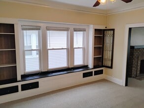 2102 Chesterland Ave, Unit 2 in Lakewood, OH - Foto de edificio - Building Photo