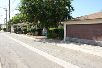 313 W Valencia Ave in Burbank, CA - Building Photo - Building Photo