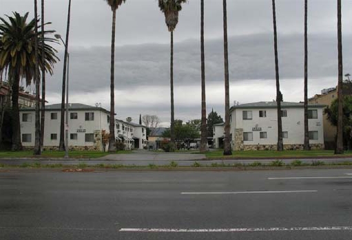 19515-19519 Sherman Way in Reseda, CA - Building Photo - Building Photo