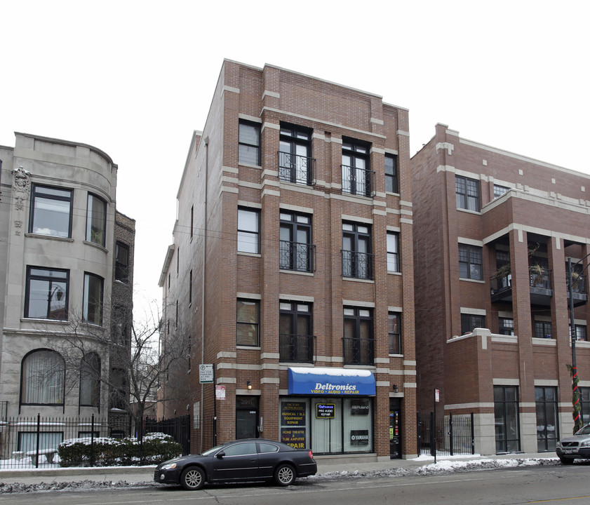 2911 N Halsted St in Chicago, IL - Building Photo