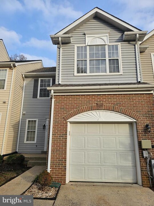 6107 Grenfell Loop in Bowie, MD - Building Photo