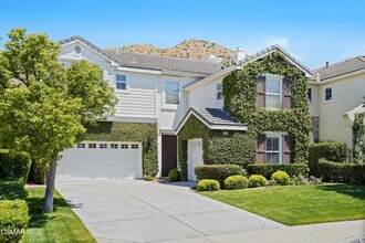 6077 Mandeville Pl, Unit 333 in Oak Park, CA - Building Photo - Building Photo