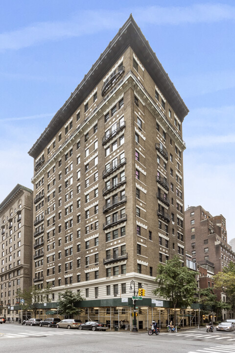 Cooperative in New York, NY - Building Photo