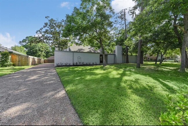 6 Earlham Dr in Friendswood, TX - Building Photo - Building Photo