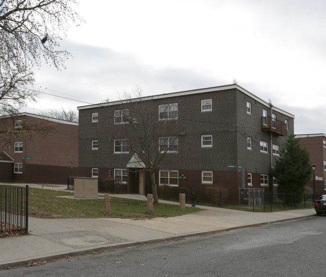 Whitehall Apartments in Philadelphia, PA - Foto de edificio - Building Photo