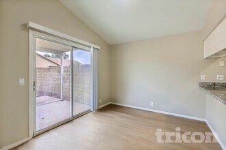 7321 N 69th Ave in Glendale, AZ - Foto de edificio - Building Photo