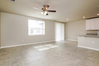 5284 Sanders Oak Trl in St. Cloud, FL - Foto de edificio - Building Photo