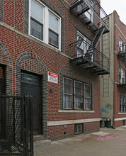 304 Schaefer St in Brooklyn, NY - Building Photo - Building Photo