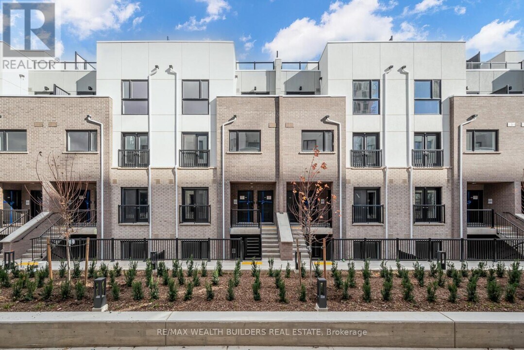 349-309-349 Wheat Boom Dr. in Oakville, ON - Building Photo
