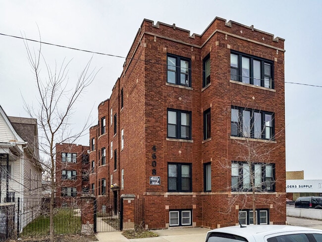 property at 4608 N Kildare Ave
