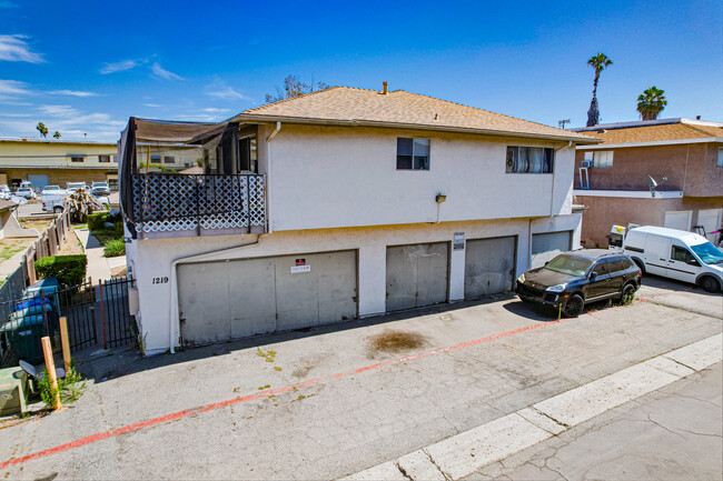 1219 Arcadia Ave in Vista, CA - Building Photo - Building Photo