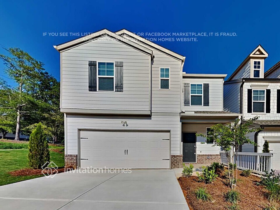 208 Webster Cir in Holly Springs, GA - Foto de edificio