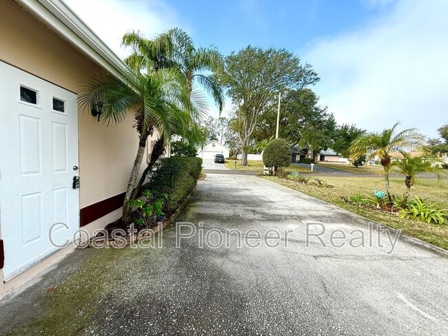 15317 Spruson St in Odessa, FL - Foto de edificio - Building Photo