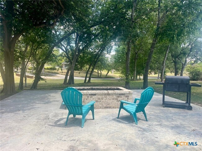 625 S Milam St in Seguin, TX - Building Photo - Building Photo