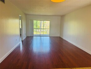 152 Cypress Ln in Oldsmar, FL - Building Photo - Building Photo