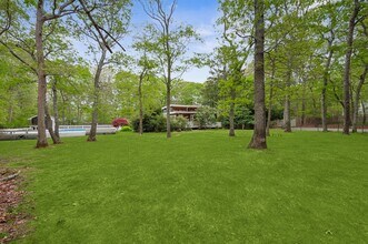 73 Copeces Ln in East Hampton, NY - Building Photo - Building Photo