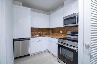 2424 SE 17th St in Fort Lauderdale, FL - Building Photo - Building Photo