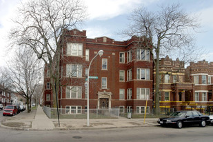 900 N Leclaire Ave Apartments