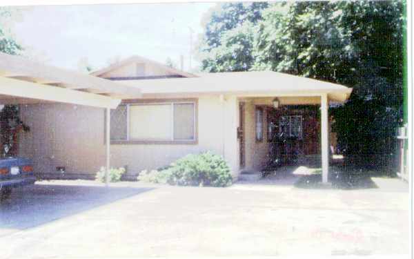 325 N Lincoln Ave in Manteca, CA - Foto de edificio