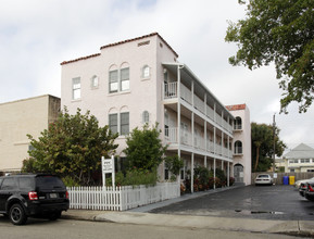 325 S Lakeside Ct in West Palm Beach, FL - Foto de edificio - Building Photo