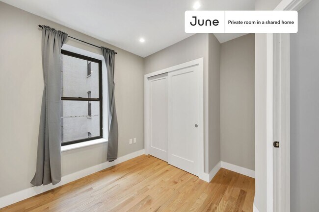 Private bedroom in 4 bed/2 bath Home in New York, NY - Building Photo - Building Photo