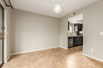 850 S River Dr in Tempe, AZ - Foto de edificio - Building Photo