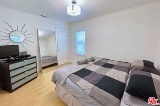 8655 Clifton Wy in Beverly Hills, CA - Building Photo - Building Photo