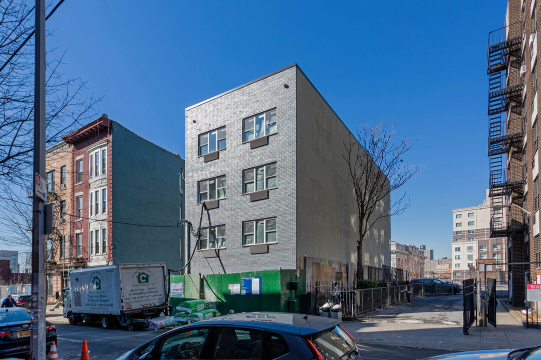 903 Eagle Ave in Bronx, NY - Building Photo