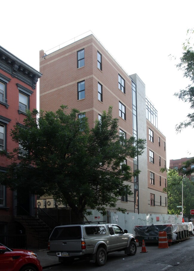 341 Pleasant Ave in New York, NY - Building Photo - Building Photo