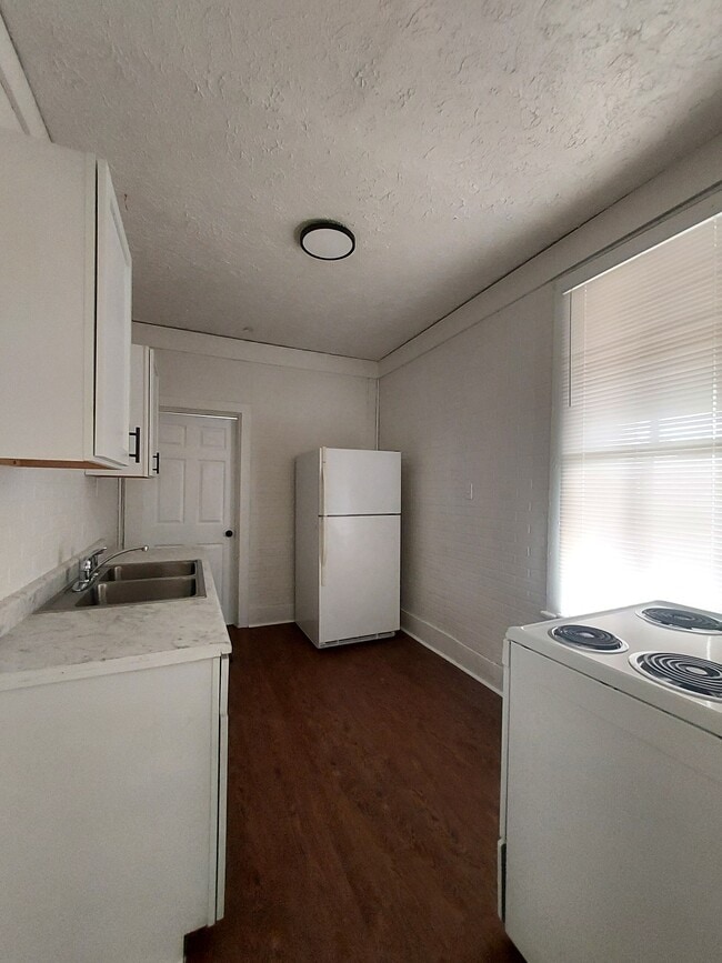 240 W Main St in Newark, OH - Building Photo - Building Photo