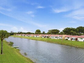 135 Lake Carol Dr in West Palm Beach, FL - Building Photo