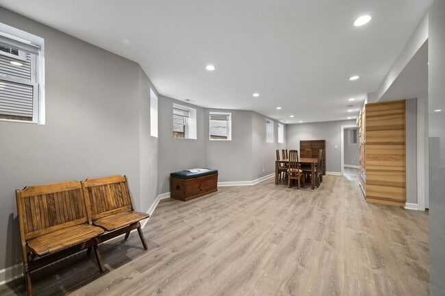 1252 W Carmen Ave, Unit G in Chicago, IL - Building Photo - Building Photo