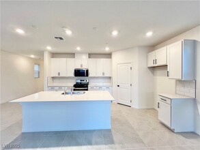 2746 Fiumara Ct in Henderson, NV - Building Photo - Building Photo