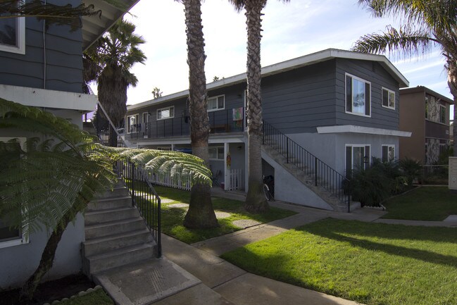 5049 Long Branch Ave in San Diego, CA - Foto de edificio - Building Photo
