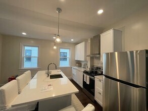 35 Foster St, Unit #1 in Boston, MA - Building Photo - Building Photo