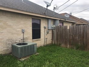 300 E 2nd St in Los Fresnos, TX - Building Photo - Building Photo