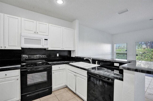 3313 NW 29th Ct in Lauderdale Lakes, FL - Building Photo - Building Photo